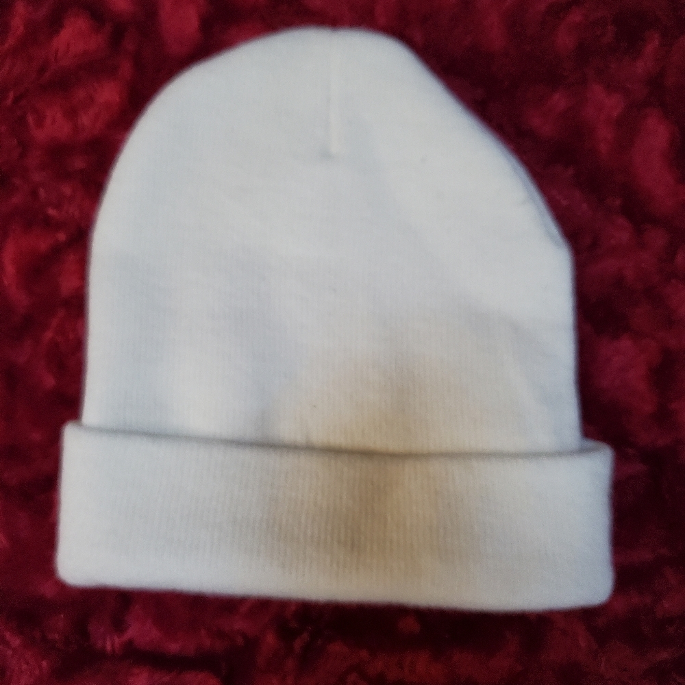 WHITE KNIT HAT WITH GREEN SHAMROCK 🍀 ON IT! #CELTICS - Picture 3 of 7